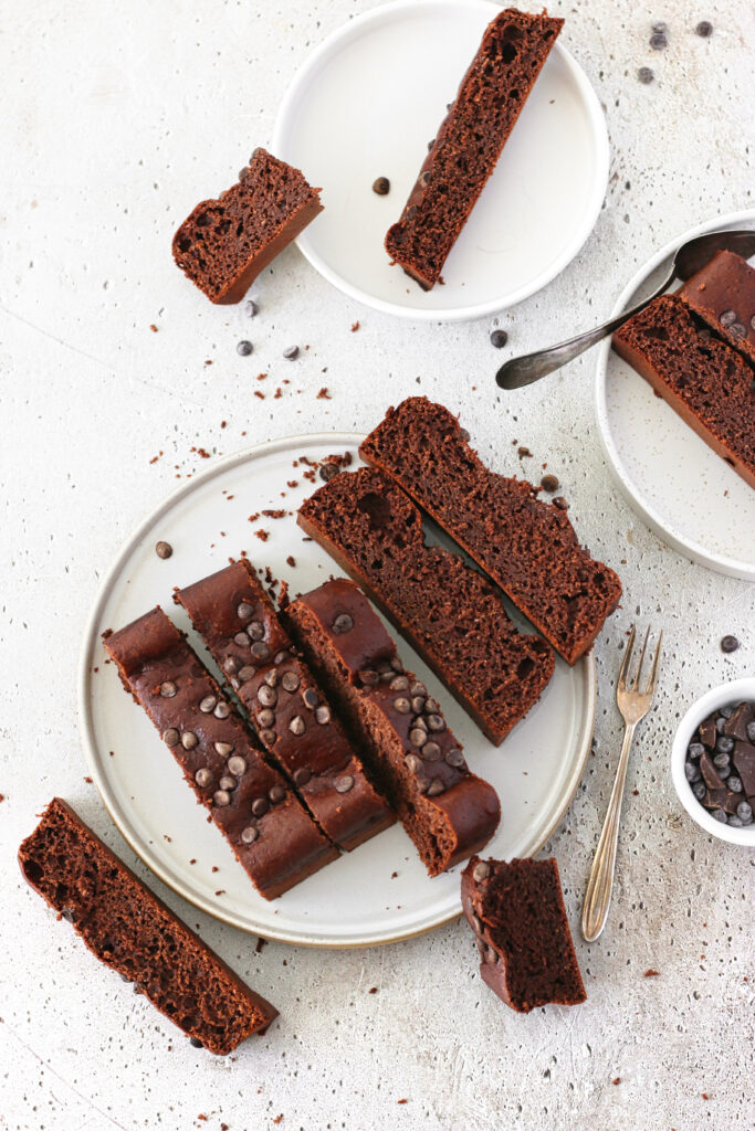 koolhydraatarme en eiwitrijke smeuïge chocoladecake